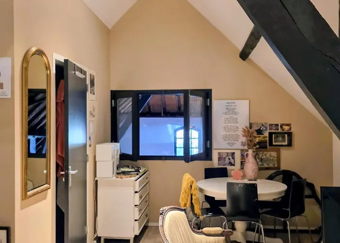 Op Bij Nicole Пюттен