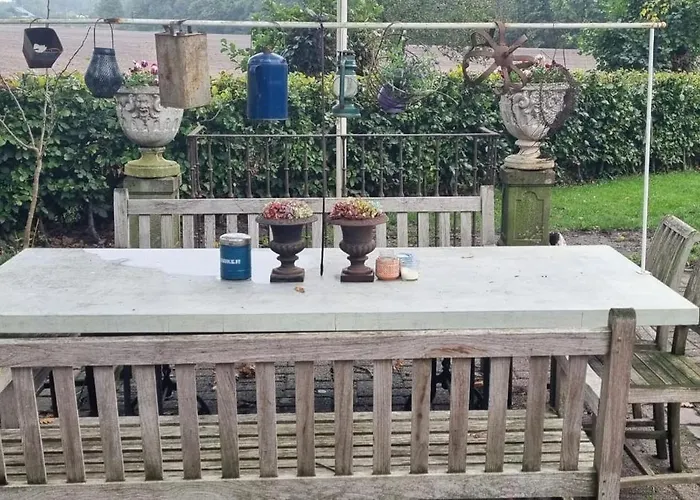 Op Bij Nicole בית אירוח